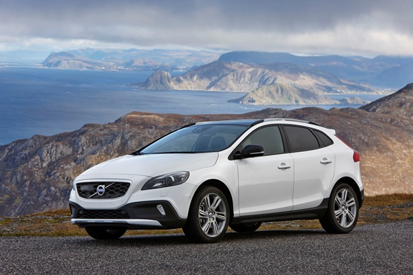 volvo-V60-cross-country-2015-11-12