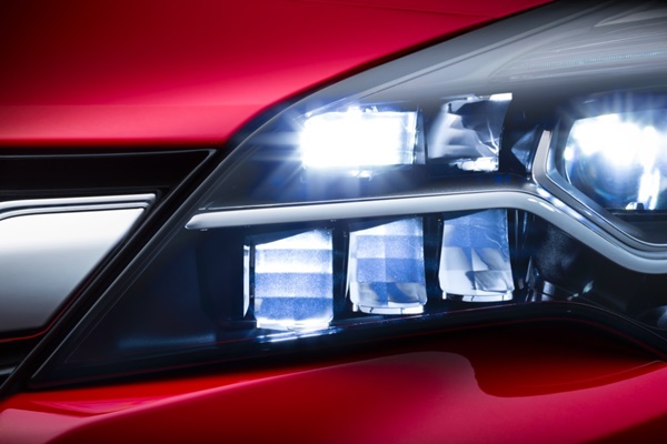 Opel IntelliLux-2015
